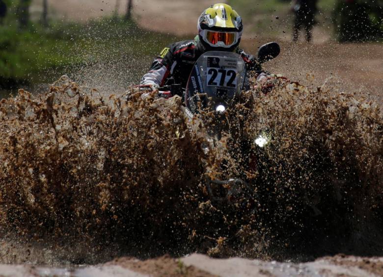 El argentino Daniel Mazzuco durante la intervención en la segunda etapa del Rally Dakar cumplida ayer. FOTO Reuters