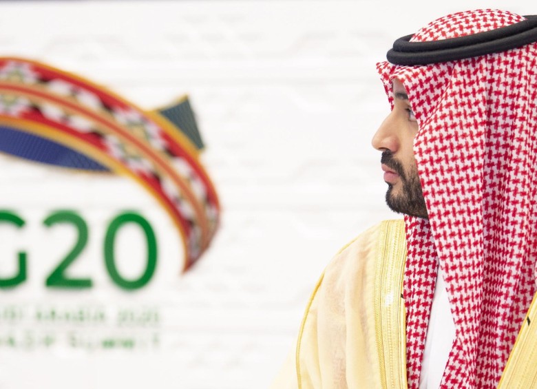 El príncipe Mohammed bin Salman de Arabia Saudí fungió como uno de los anfitriones de la cumbre del G20. FOTO EFE
