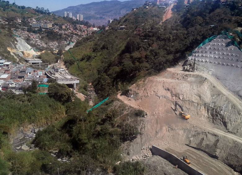 En el marco de las obras se trasladaron cerca de 1.500 familias del corredor de la nueva vía. FOTO MANUEL SALDARRIGA