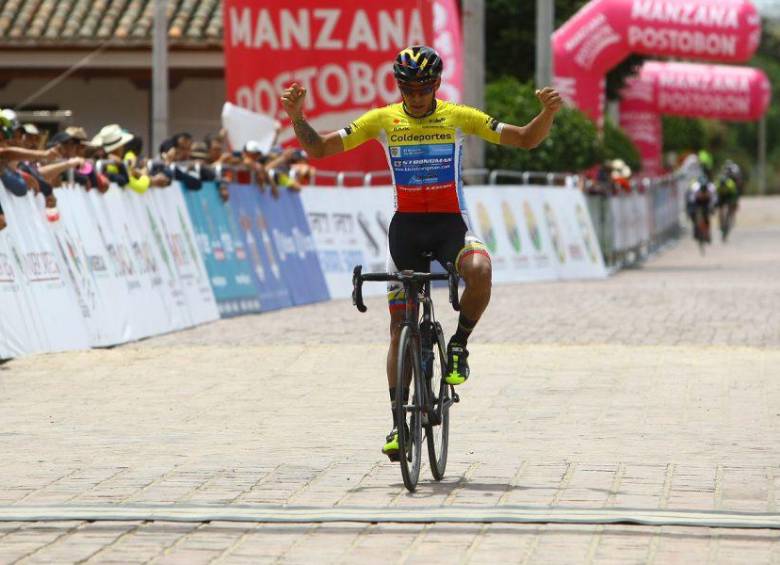 Óscar Muñoz celebró en Sáchica, pero Fabio Duarte se consolidó en el liderato de la Vuelta a Colombia. FOTO CORTESÍAa MUNDO CICLÍSTICO