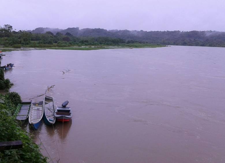 Hasta 25 de las 48 veredas del área rural de Timbiquí ya se encuentran inundadas por completo. Las familias salen de estas localidades hacia el casco urbano. FOTO COLPRENSA