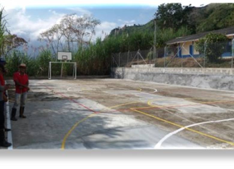 Mejoramiento de la placa polideportiva en la vereda La Meseta de Briceño. FOTO CORTESÍA CONSEJERÍA PARA LA ESTABILIZACIÓN