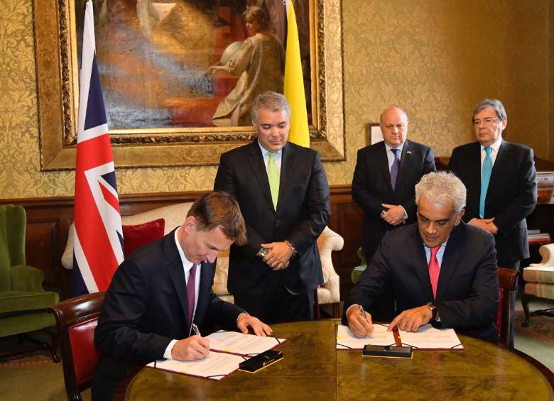  Los gobiernos de Colombia y el Reino Unido firmaron este martes en Londres un acuerdo de cooperación en materia de cambio climático. FOTO: Colprensa