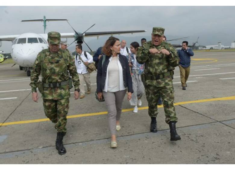 La ministra del Interior, Nancy Patricia Gutiérrez, aterrizó en Cali para luego dirigirse a Cauca. FOTO CORTESÍA PRESIDENCIA
