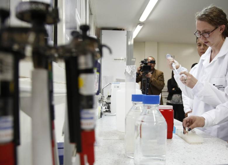 Autoridades sanitarias en Colombia confirmaron que se registran anualmente 140 casos de microcefalia y que ahora la tarea es determinar cuáles están vinculados al zika. FOTO AP