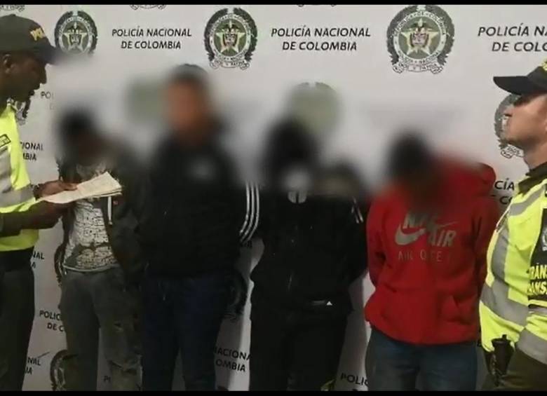 Capturados por ser los presuntos ladrones de una finca en El Retiro. FOTO CORTESÍA POLICÍA