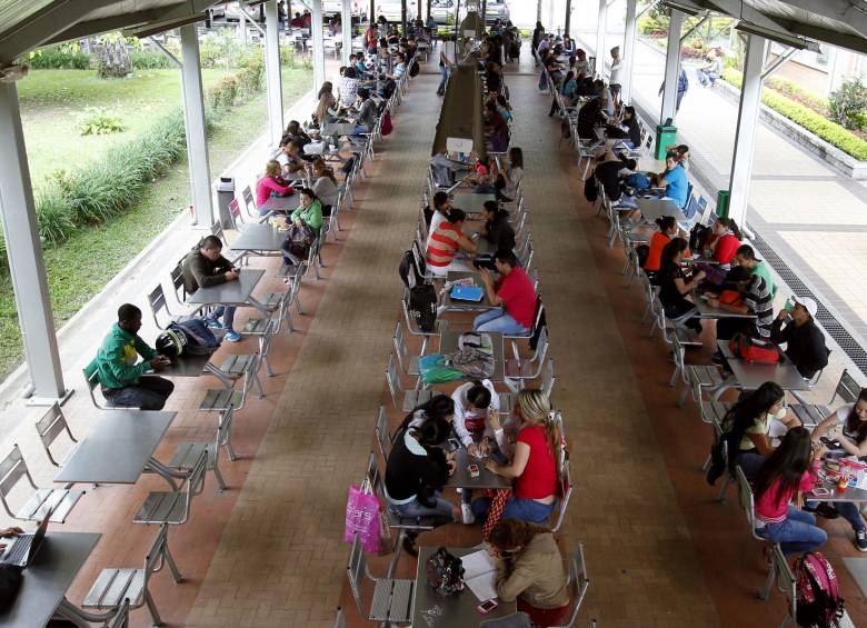 La rectora encargada del Politécnico Jaime Isaza Cadavid estará en el cargo hasta que se elija rector en propiedad. FOTO JAIME PÉREZ