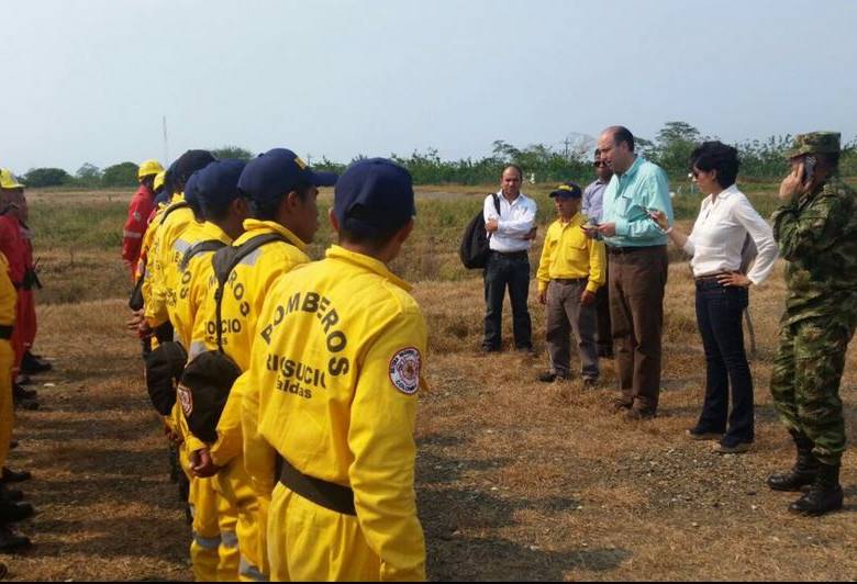 El ministro de Ambiente Gabriel Vallejo está al frente del operativo en Unguía, Chocó. FOTO: Ministerio de Ambiente