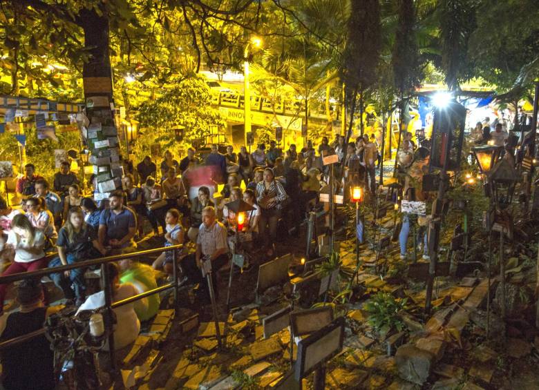 Un gran número de devotos llena el santuario para recibir la misa de los martes. FOTO Manuel Saldarriaga