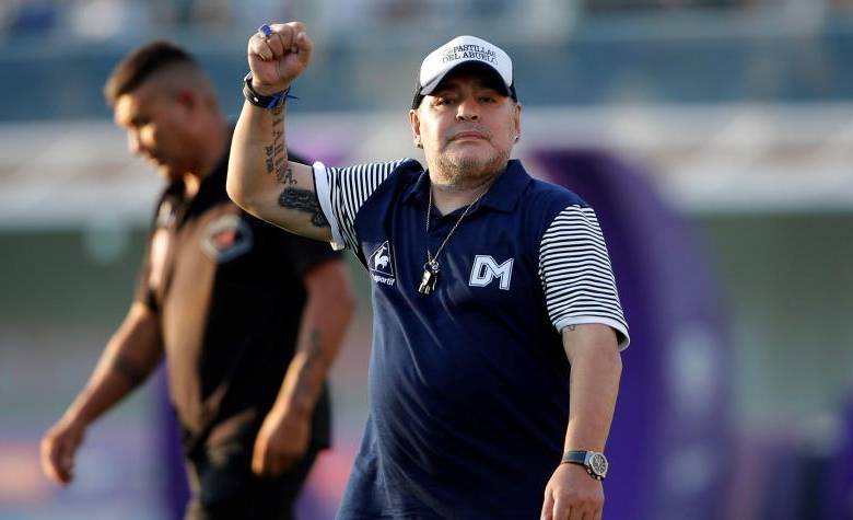 Diego Armando Maradona fue internado en Buenos Aires, al parecer sufrió un bajón anímico. FOTO EFE