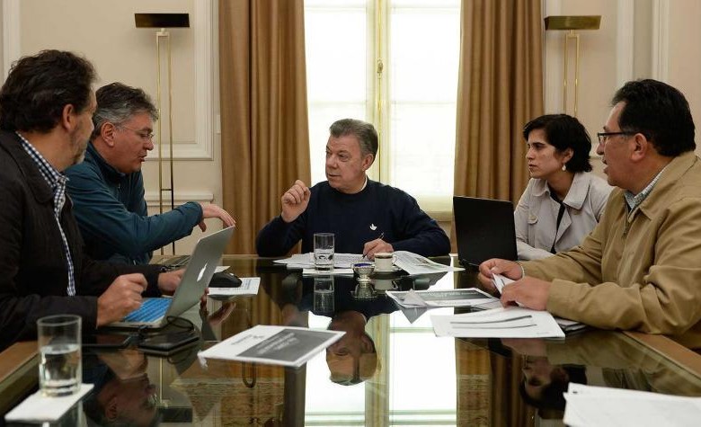 Santos se reunió con el ministro de Hacienda, Mauricio Cárdenas, para ultimar los detalles de la adición presupuestaria. FOTO PRESIDENCIA
