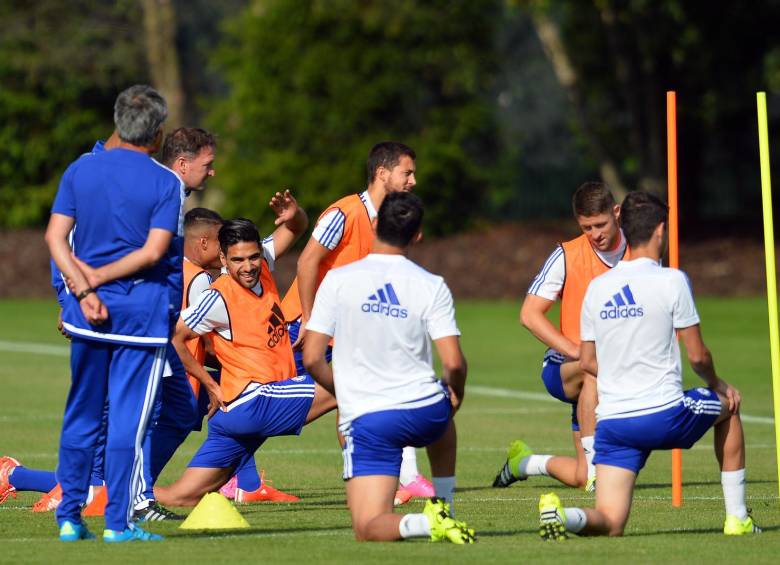 El técnico del Chelsea, José Mourinho, dijo que podía adoptar un ataque en dos frentes dado que el colombiano Radamel Falcao ofrece más opciones. FOTO REUTERS
