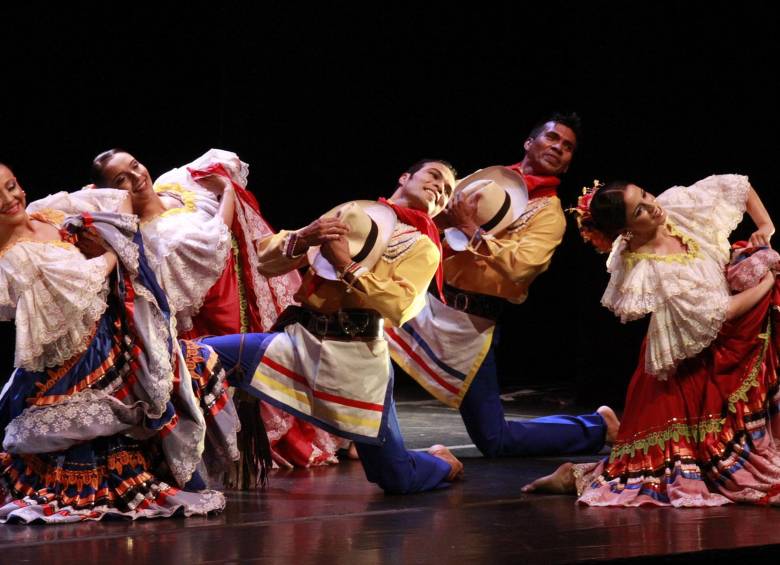 El Ballet Folklórico de Antioquia espera que este inconveniente con la licencia para formar técnicos no empañe la celebración de sus 25 años. FOTO ARCHIVO