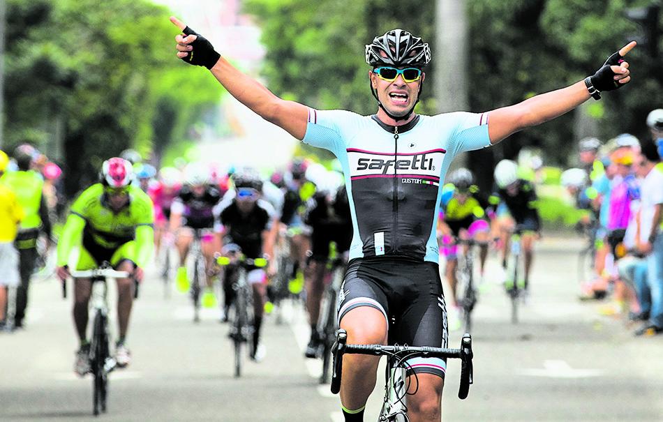 El esfuerzo de Juan Pablo Jiménez trajo su recompensa al vencer, en solitario, en la categoría ejecutiva A. FOTO DONALDO ZULUAGA.