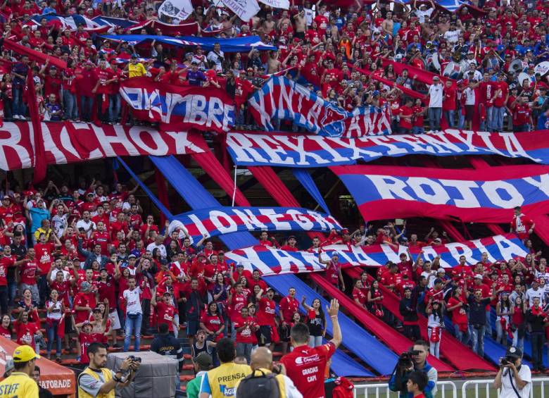 La Rexixtenxia Norte es la mayor barra del Independiente Medellín. FOTO MARIO VALENCIA