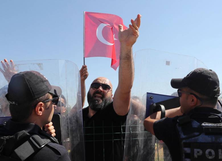 El régimen de Erdogan es cada vez más autoritario y reprime con mayor fuerza a todas las voces disidentes de la sociedad turca, lo que ha generado críticas de la comunidad internacional. FOTO AFP