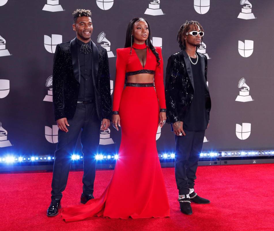 Tostao, Goyo y Slow de Chocquibtown en la alfombra roja de los Grammy Latinos. Foto: NINA PROMMER - EFE