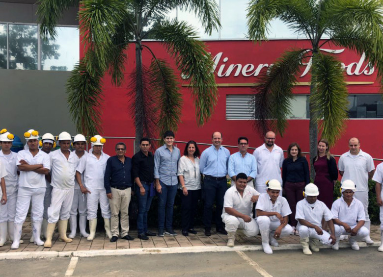 Representantes de los gobiernos nacional y departamental de Córdoba visitaron la planta de MInerva Foods en Ciénago de Oro. Foto: Cortesía Minerva Foods.