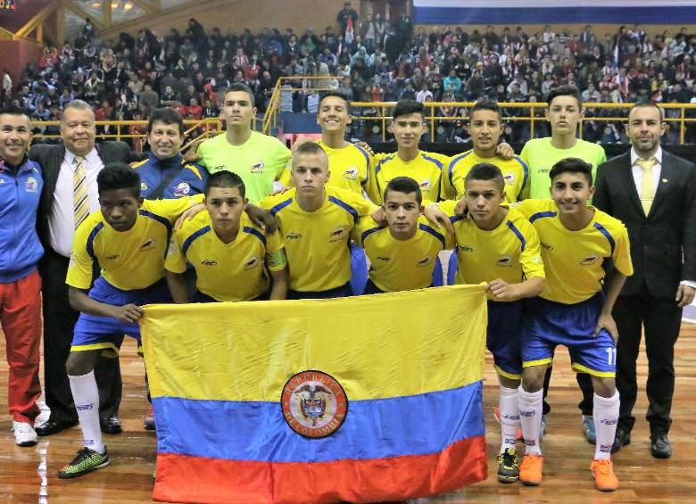 Selección terminó invicta, cinco triunfos y dos empates. Juan Pablo Montoya (arriba en el círculo). FOTO cortesía-fedecolfutsalon
