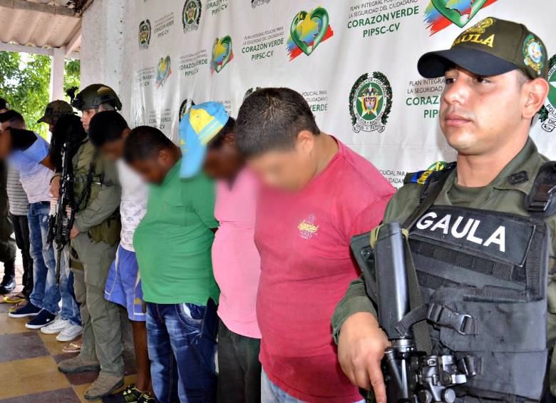 Capturados por la Policía y sus unidades de el Gaula en allanamientos realizados contra el cartel del Golfo, en el municipio de Caucasia, en el Bajo Cauca antioqueño. FOTO Cortesía Policía Antioquia