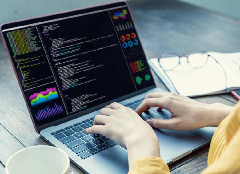 Profesionales que dominan lenguajes de programación reciben ingresos superiores a los de muchos otros sectores de la industria tecnológica. FOTO sstock