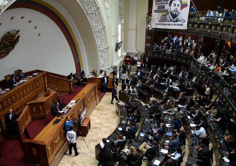Diputados chavistas regresan al parlamento. FOTO: AFP