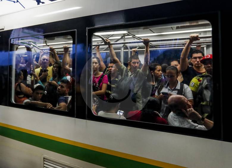 Congestiones en trenes y estaciones del metro de Medellín debido al pico y placa ambiental. FOTO ARCHIVO JAIME PÉREZ