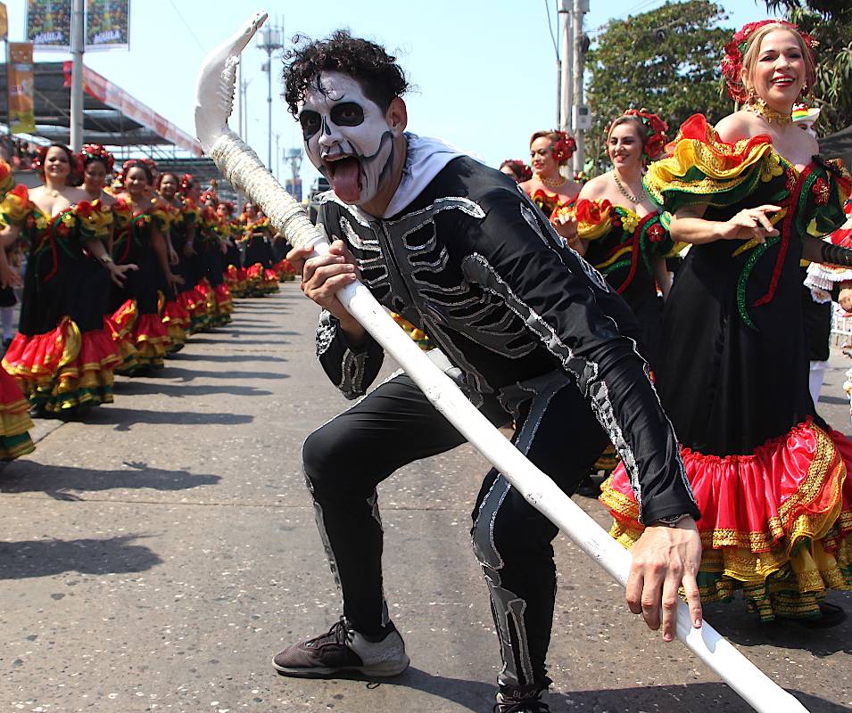 Mapalé, congo, son, cumbia y garabato sonaron en la Gran Parada. Foto: Greisy Bettin - Colprensa 