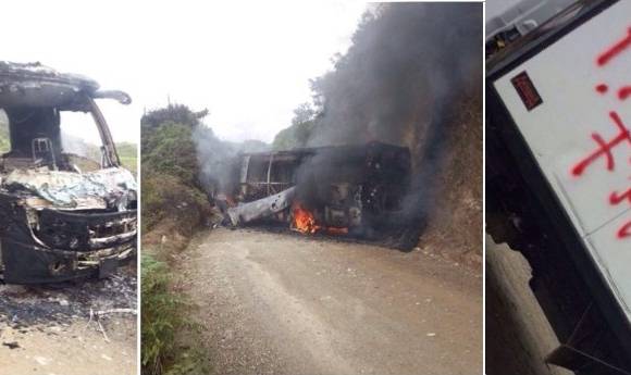 Un bus que cubría la ruta Anorí- Medellín fue incinerado por supuestos guerrilleros del frente 36 de las Farc. FOTO CORTESÍA