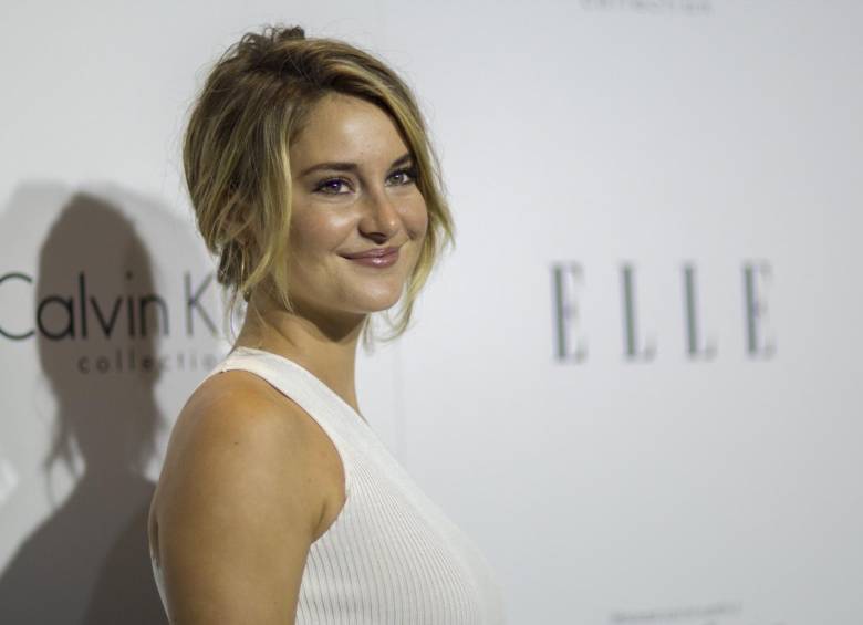 Shailene Woodley transmite su propio arresto en marcha