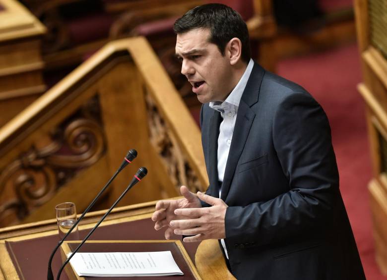 Ante los legisladores, Tsipras presentó su declaración de intenciones de política de gobierno. FOTO AFP