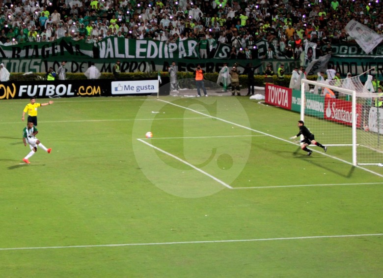 Miguel Borja anotó los dos goles de la victoria verde en el Atanasio Girardot. FOTO Juan Sebastián Carvajal