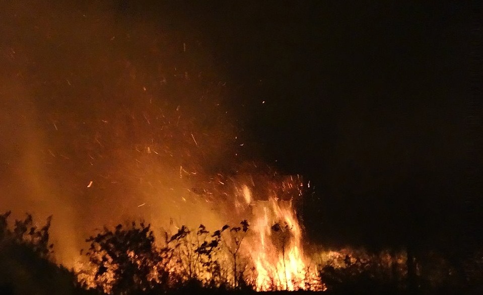 Los habitantes cercanos al cerro se encuentran preocupados por la situación. FOTO Carlos Andrés Ruiz