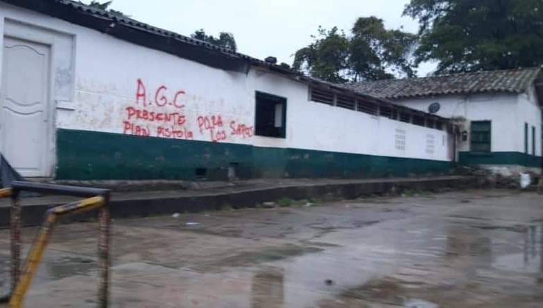 Así amanecieron pintadas las casas del corregimiento Providencia, en San Roque. FOTO: Cortesía