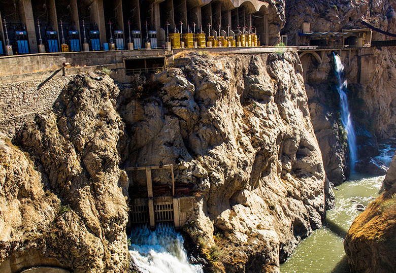 Imagen de la casa de máquinas de la central hidroeléctrica Cañón del Pato en Perú. Foto tomada de la web de Orazul