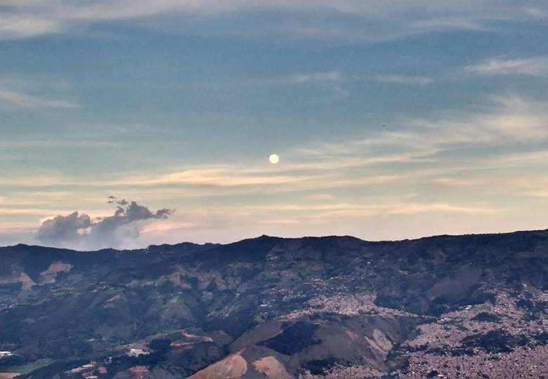 La Luna desde el corregimiento de San Félix, municipio de Bello. FOTO GERMÁN GONZÁLEZ 