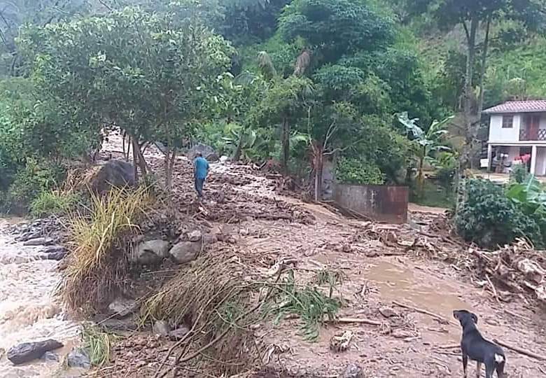 Desbordamiento de quebrada provoca emergencia en Ciudad Bolívar