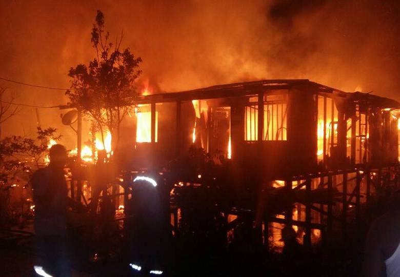 Aspecto de las viviendas consumidas por el fuego. FOTO ALCALDÍA DE MURINDÓ