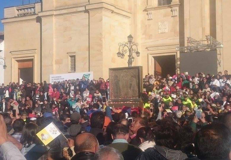 La imagen de la virgen será trasladada en un helicóptero a Bogotá. FOTO TWITTER P. JUAN ÁLVARO ZAPATA