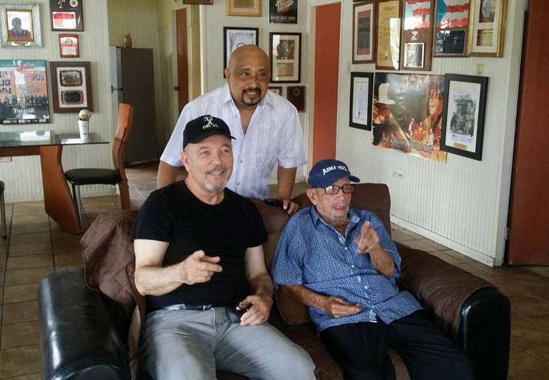 El cantante panameño Rubén Blades visitó al artista hace pocos días en su tierra natal. FOTO FACEBOOK RUBÉN BLADES
