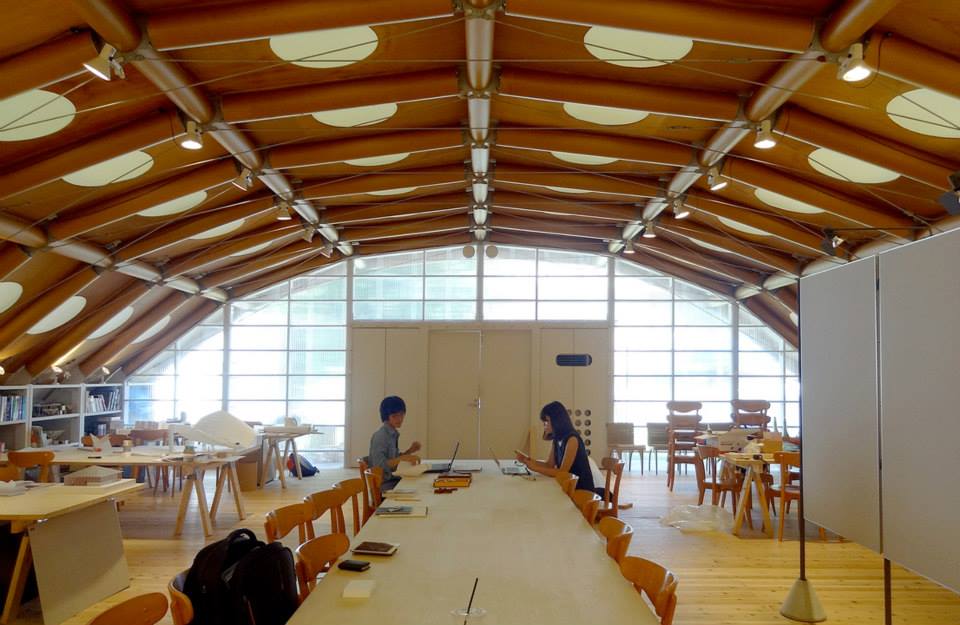 El salón de estudio temporal Shigeru Ban diseñado por Shigeru Ban para la Universidad de las Artes y el Diseño de Kyoto (Japón). FOTO Cortesía Facebook Shigeru Ban