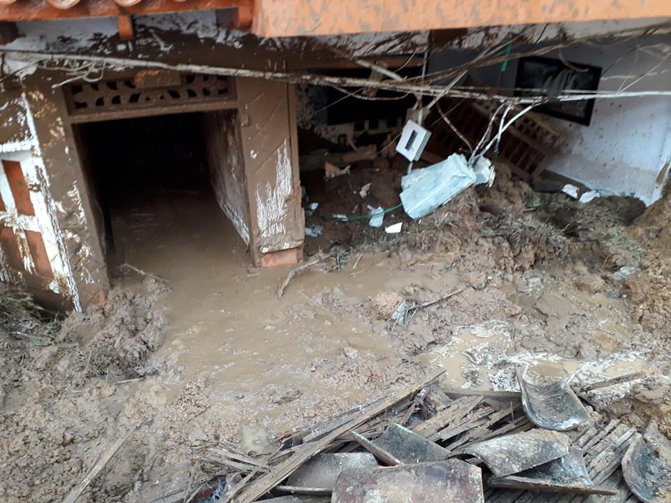 Debido a los ruidos de la parte alta de la montaña hicieron necesario acelerar la medida de evacuación preventiva. FOTO CORTESÍA Edison Bedoya