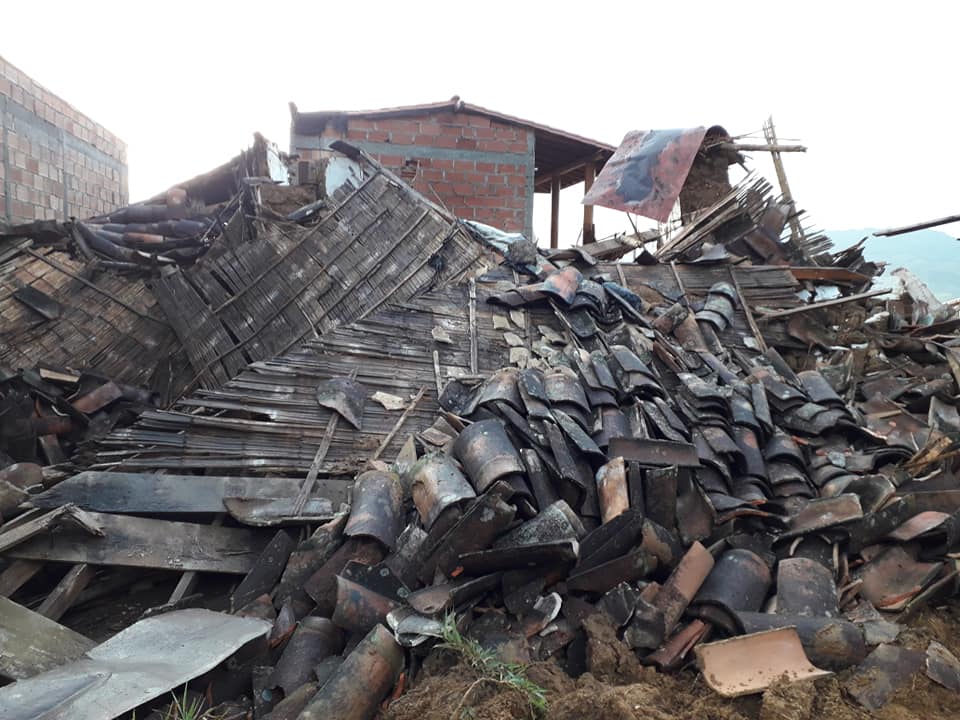 Las autoridades se encuentran limpiando las vías y dieron la alerta roja a las familias ubicadas en los barrios del costado occidental del municipio: La Comba, Avenida el Liceo, San Francisco, Sector Boyacá, Sector Hospital y Sector El caño. FOTO CORTESÍA Edison Bedoya