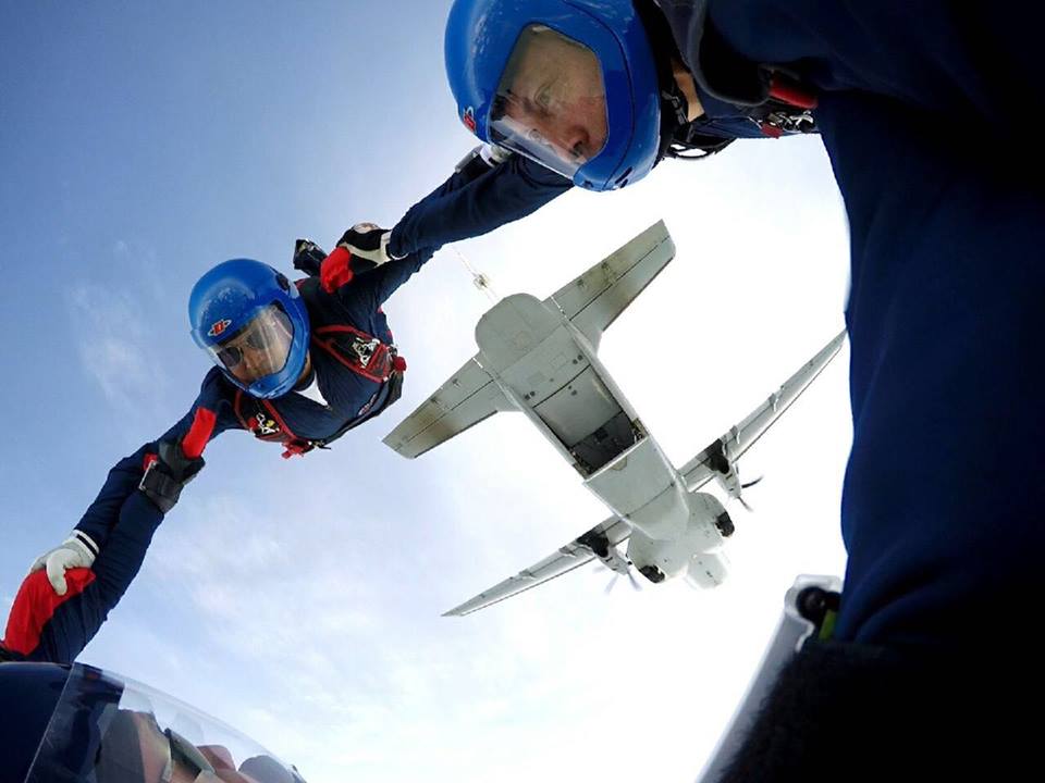 Además estarán los integrantes del equipo de paracaidismo Águila de Gules de la Fuerza Aérea Colombiana. FOTO CORTESÍA FAC