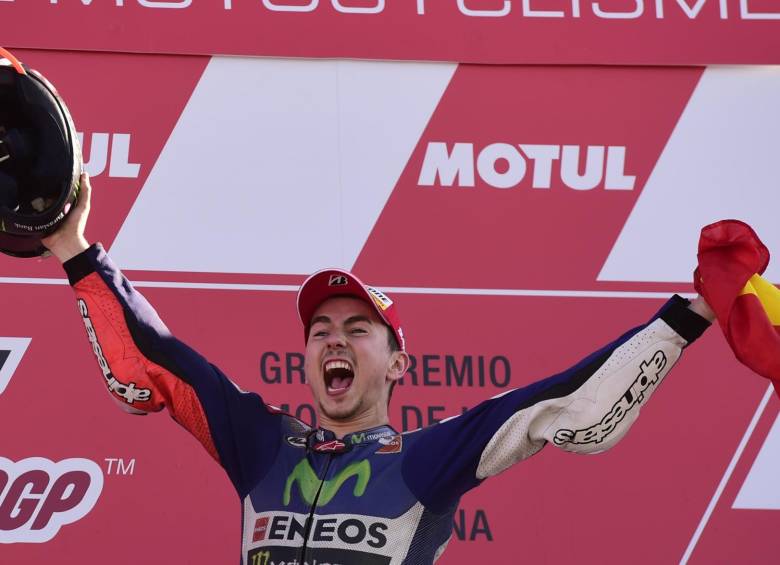  La carrera se corrió en el circuito “Ricardo Tormo” con victoria del español Jorge Lorenzo, quien logró su tercer título mundial. FOTO: AFP 