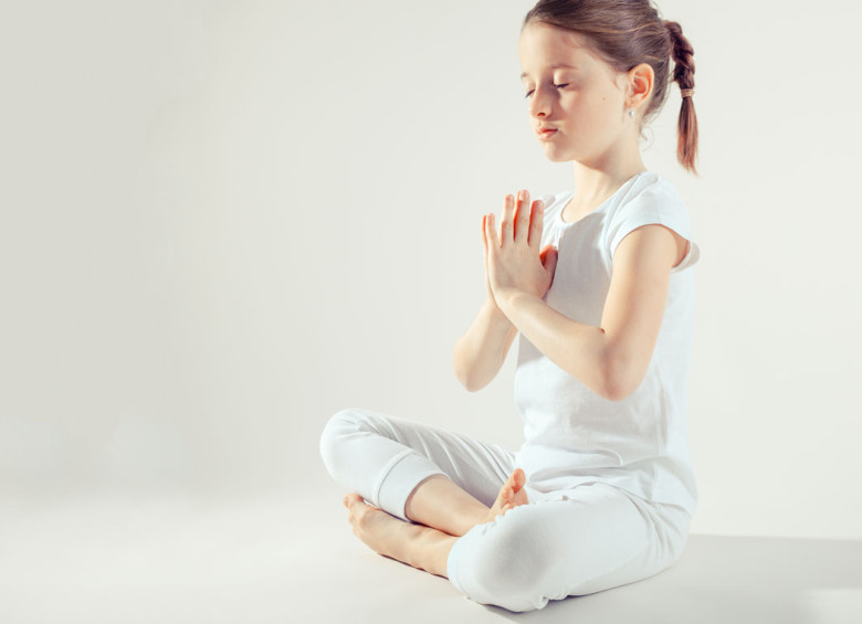 Alternar juegos de movimiento y euforia con actividades que inviten a la quietud es parte del proceso de meditación. Fotos: Shutterstock.