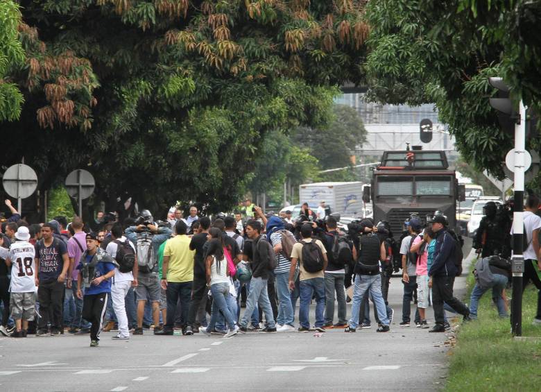 Felipe Gil, secretario de Educación de Antioquia invitó a los estudiantes a retornar a clases y señaló que las garantías continúan para quienes deseen estudiar. FOTOS juan antonio sánchez y róbinson sáenz