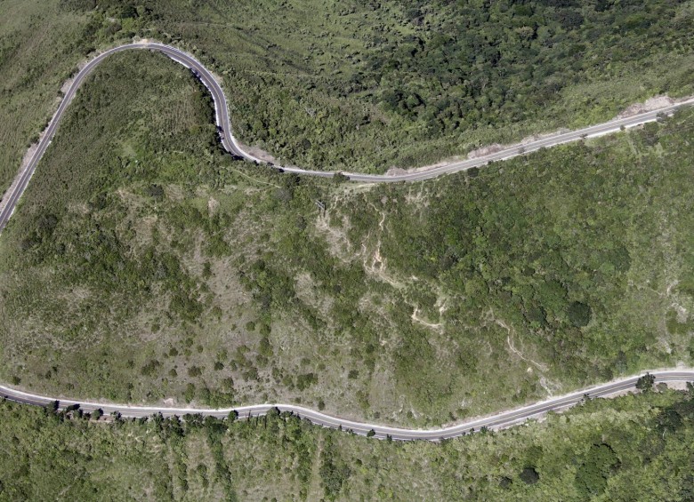 Solo 14,2 % de la superficie terrestre está protegida y apenas 9,3 % de las que no tienen carreteras están bajo protección. Foto, vía a Ituango, Norte de Antioquia. FOTO Donaldo Zuluaga