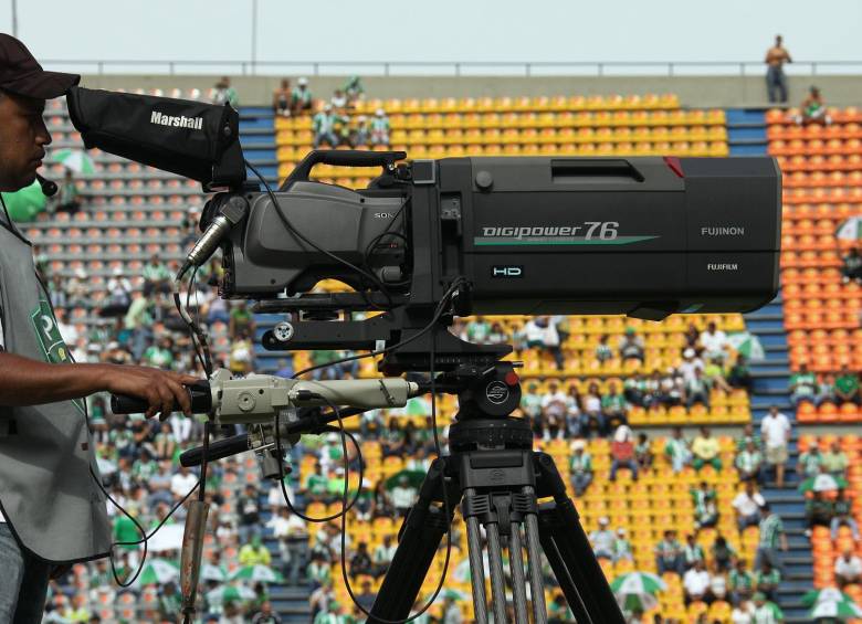 Las cámaras de televisión podrían ser, según el proyecto del Monitor Referee, la gran herramienta de los árbitros en el fútbol internacional si la Fifa así lo considera. FOTO archivo henry agudelo