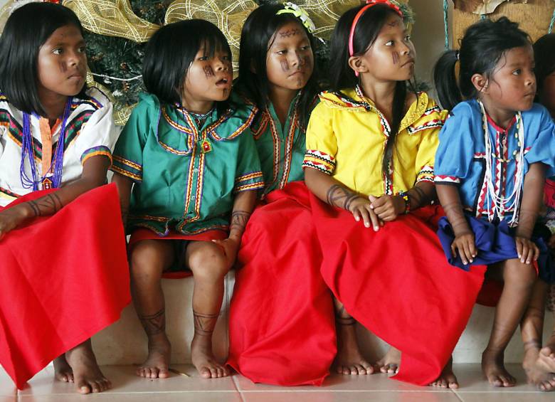 Niñas de resguardos indígenas de la región del Nudo del Paramillo, reunidas en Mutatá, Antioquia. FOTO julio césar herrera